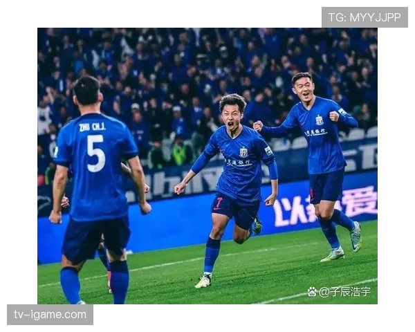 恩里克执教球队展现全新战术风格，球迷热议球队未来走向