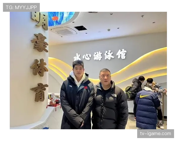 潘展乐训练完直接去提了辆超跑，教练在后面追着喊发票